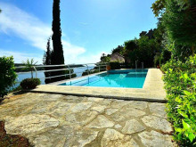Stunning villa in Dubrovnik with large land plot