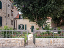 RENOVATED VILLA WITH A GARDEN IN THE CENTER OF SPLIT