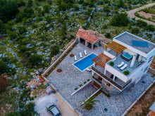 BEAUTIFUL VILLA WITH SWIMMING POOL AND SEA VIEW