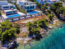 New luxury villa in a top location, first row by the sea - the island of Čiovo