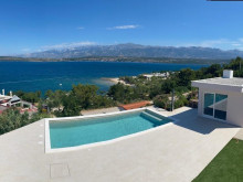 Apartment villa with a beautiful view, 50m from the sea near Zadar