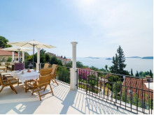 Fascinating villa with sea views near Dubrovnik