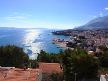 Apartment house with a fascinating sea view, only 100 m from the beach! Baska Voda
