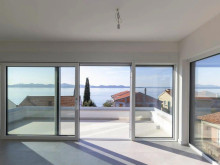 Modern two-story apartment with a roof terrace 45 m from the sea in the vicinity of Zadar