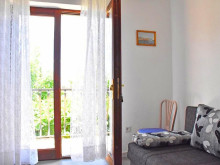 Apartment house in a great location 250 m from the sea in the vicinity of Makarska