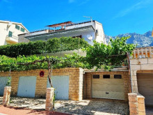 Beautiful apartment house with sea view in Makarska