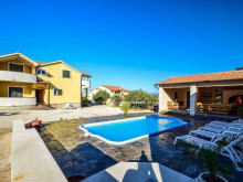 A beautiful house with a swimming pool and a spacious garden in Vodice