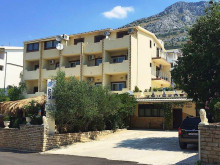Apart-Hotel with restaurant and swimming pool near Omiš