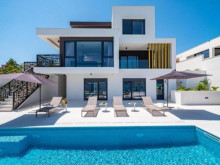 Luxury villa first row to the sea near Zadar