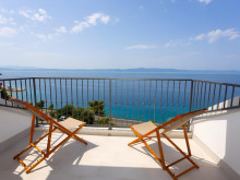 Apartment house with a spacious garden, first row to the sea - Makarska Riviera