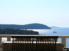 A house with three apartments with a beautiful view of the sea on the island of Šolta