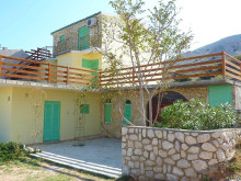 Spacious apartment house with sea view on the island of Pag