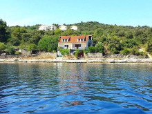 Spacious house 1st row by the sea with its own mooring for the boat - Drvenik Veliki