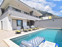 Modern villa with pool and sea view - Makarska