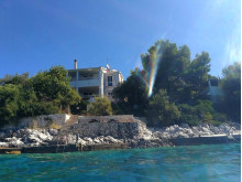 A wonderful house on the first row by the sea in the vicinity of Trogir
