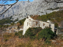 Building plot with two stone houses and open sea view - Baška voda