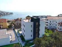 Spacious penthouse with a roof terrace 200 m from the beach on the island of Čiovo