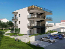 Apartment with a garden in a modern new building 200 m from the beach on the island of Čiovo