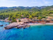 Attractive agricultural land with an open view of the sea - the island of Hvar