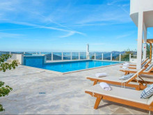 Luxury villa with a panoramic view of the city, the sea and the islands in the vicinity of Split
