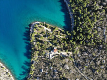 A unique estate with a house and its own mooring for a boat by the sea on the island of Brač