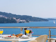 Luxury family hotel in a great location 80 m from the sea in the vicinity of Trogir