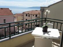 Beautiful apartment house with a pool in Makarska