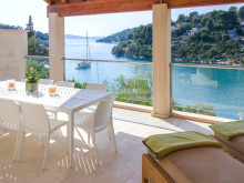 Two luxurious stone villas in a unique location by the sea on the island of Brač