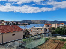 Attractive apartment in a modern new building 50 m from the sea near Trogir