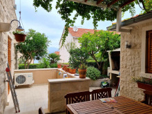 Apartment with a beautiful garden 150 m from the beach on the island of Brač