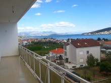 Spacious apartment with great potential near the sea - Trogir