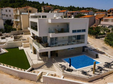 Beautiful villa with pool, second row to the sea - Ražanj