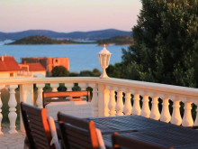 Well-established hotel with a beautiful view of the sea in the vicinity of Zadar