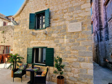 Beautiful stone house in the center of Kaštel Stari, only 50 m from the beach