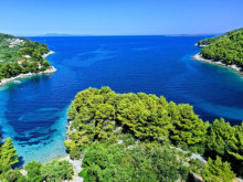 Building plot in a prime location 60 m from the beach on the island of Korčula