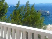 Luxurious villa with great potential, first row by the sea in the vicinity of Split
